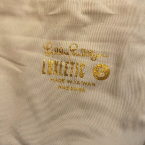 Lilly Pulitzer Luxletic Weekender High Rise Leggings in “Pop Up Got Your Back” - Picture 3 of 9